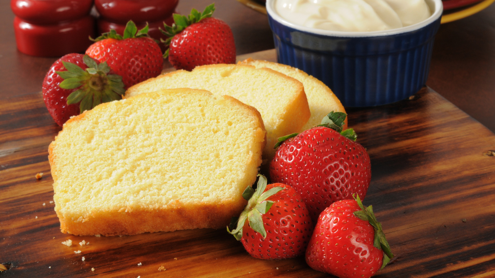 The Best Store-Bought Pound Cake Comes From A Beloved Grocery Chain's Bakery