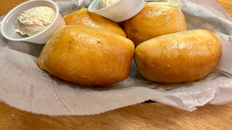 Bread rolls from Texas Roadhouse in basket