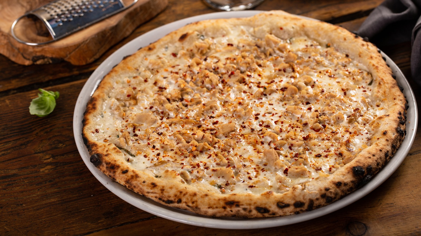 The Best Type Of Clam To Use For New Haven-Style Pizza