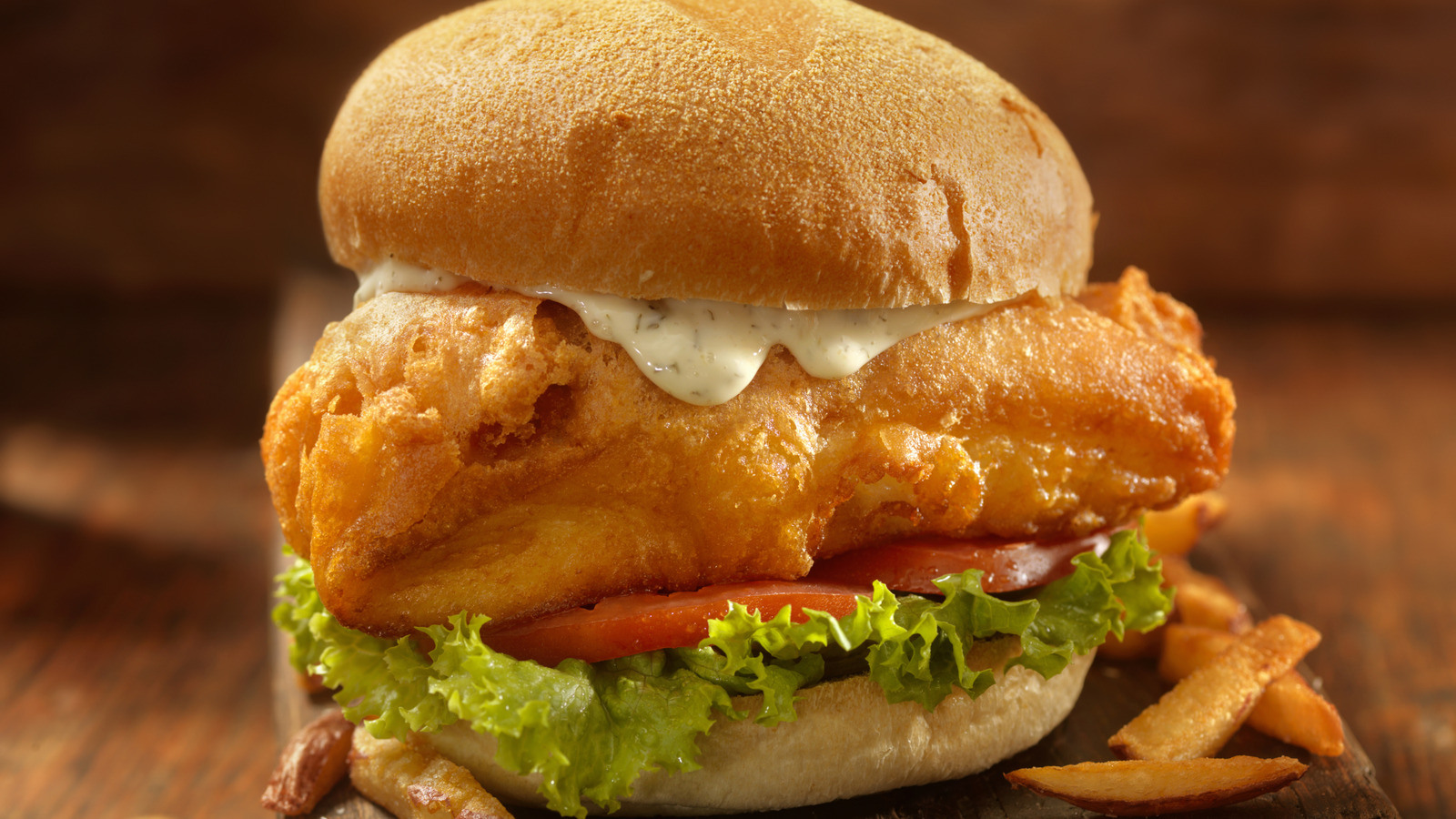 The Best Type Of Fish To Use For Restaurant-Worthy Fried Fish Sandwiches At Home - Tasting Table