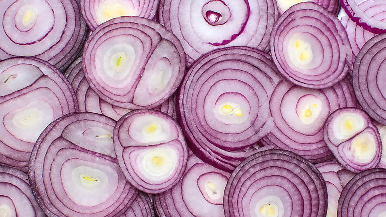 sliced red onion rings