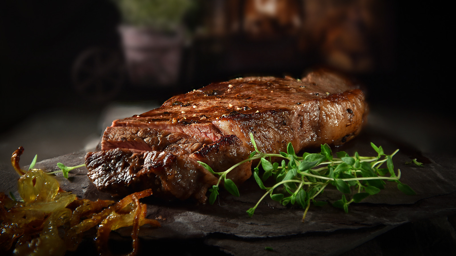 https://www.tastingtable.com/img/gallery/the-best-type-of-pan-for-searing-steak/l-intro-1673385833.jpg