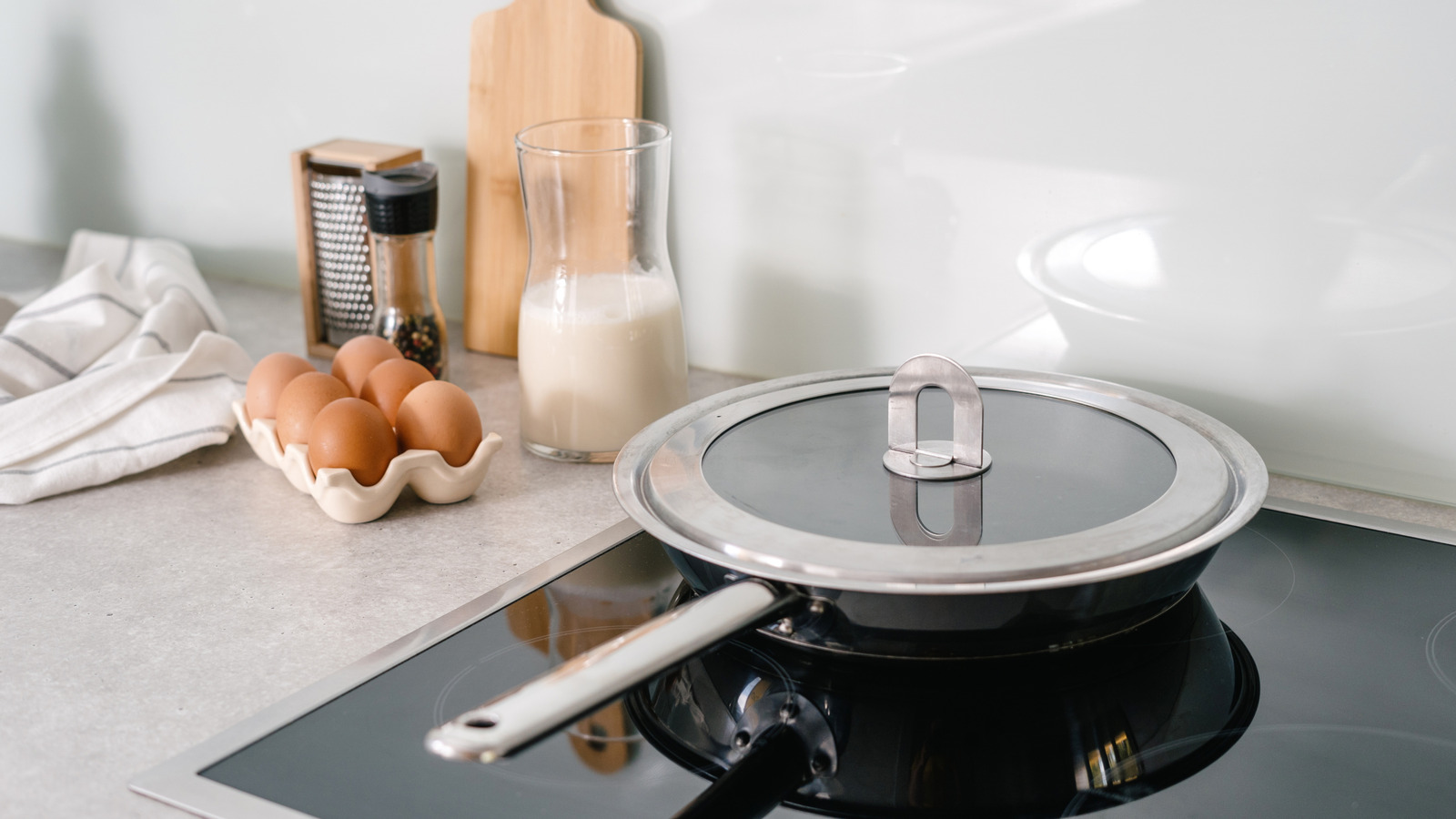 The Best Type Of Pan To Use On A Gas Cooktop - Tasting Table