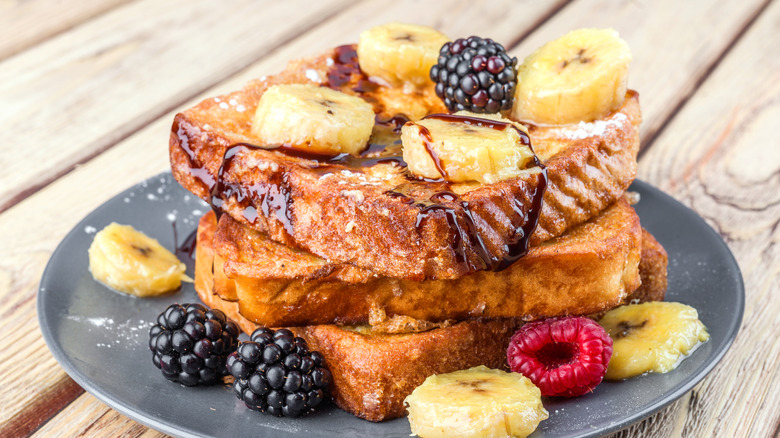 French toast with bananas and berries