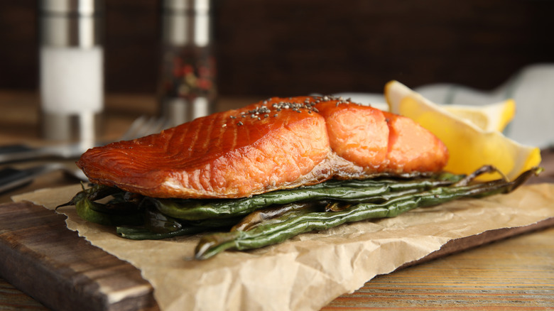 cooked salmon with asparagus and lemon