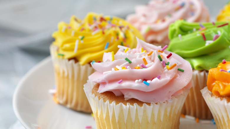 frosting on cupcakes