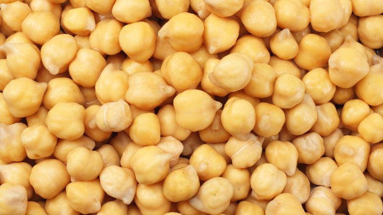 a pile of chickpeas