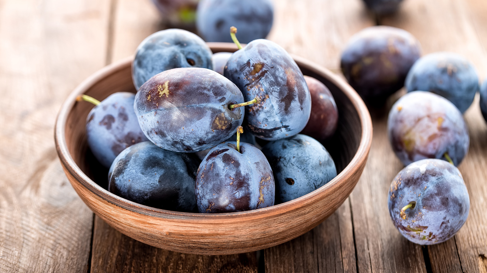 The Best Way To Store Plums So They Stay Fresh Longer