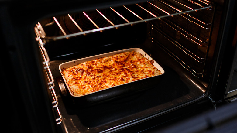 The Best Ways To Reheat Lasagna, How To Keep Food Warm In The Oven Without Drying It Out