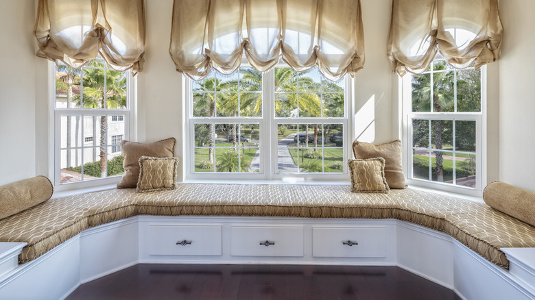 Window seat bench with drawers