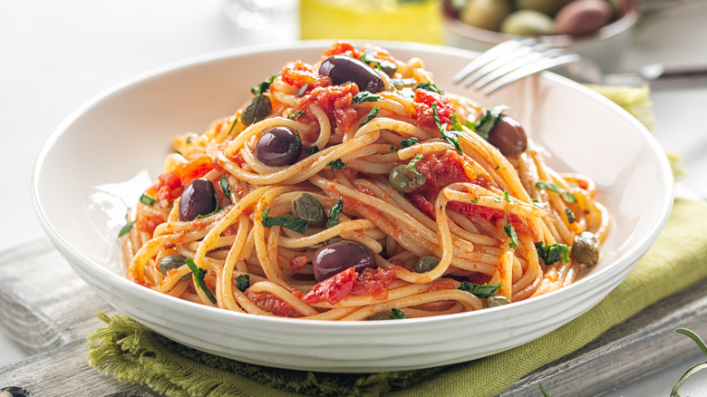 spaghetti alla puttanesca in bowl