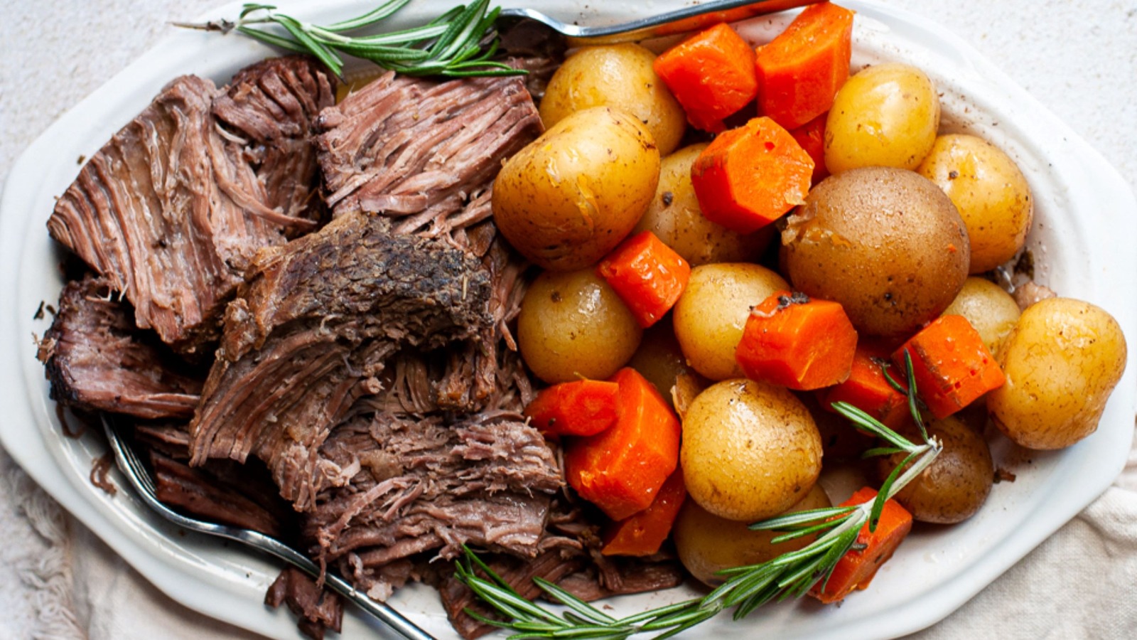 The Best Winter Wine To Pair With Your Slow Cooked Roast