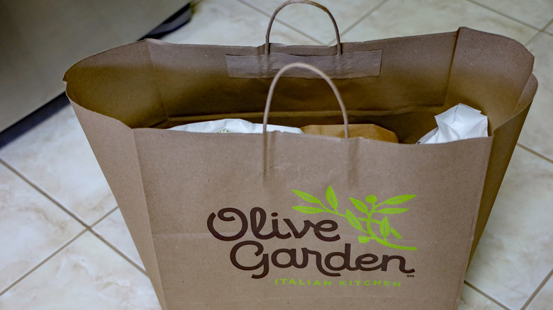 Olive Garden takeaway bag