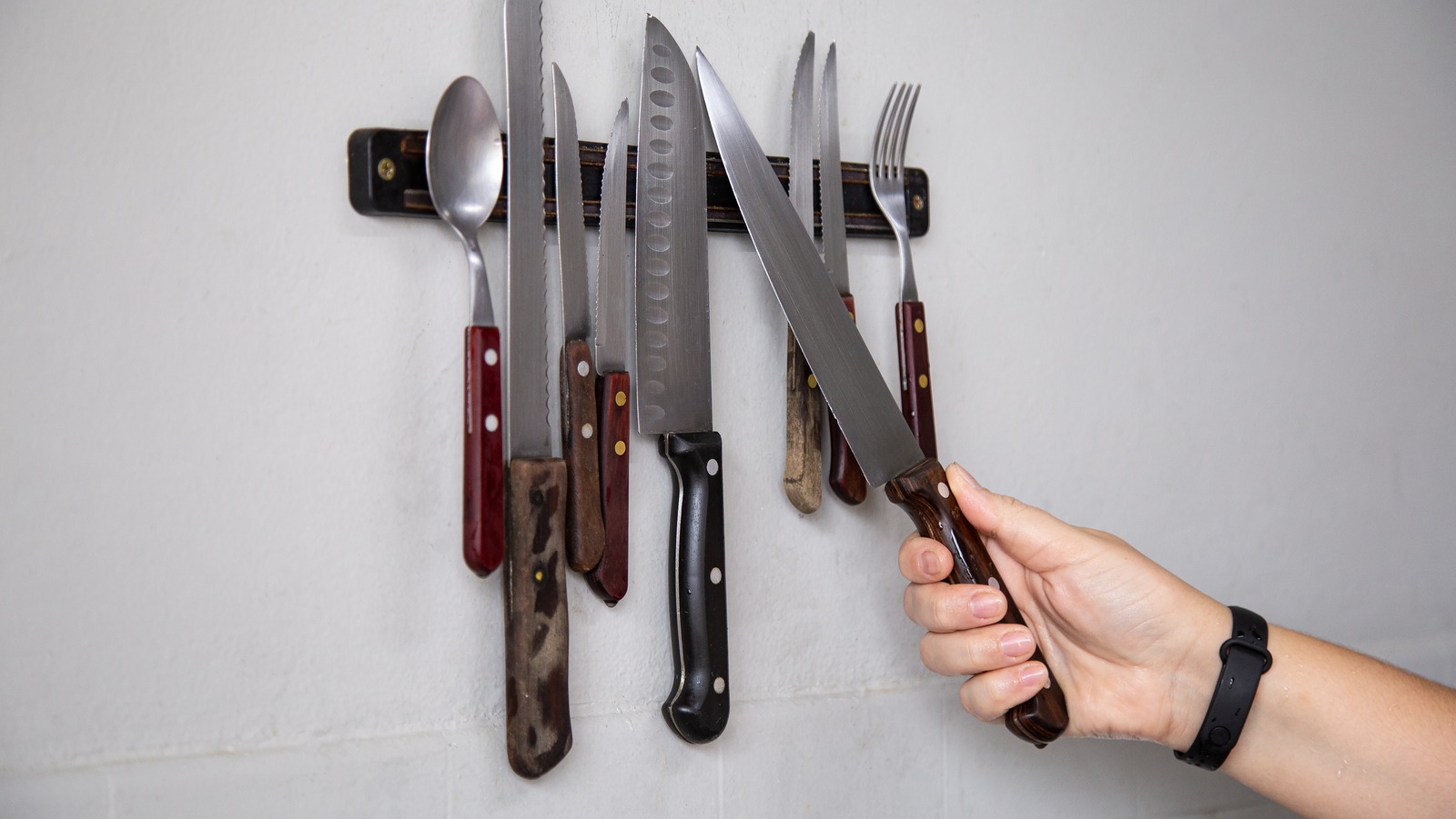 Why You Need a Magnetic Knife Holder in Your Kitchen