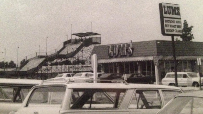 old black and white image of Lums in 1970