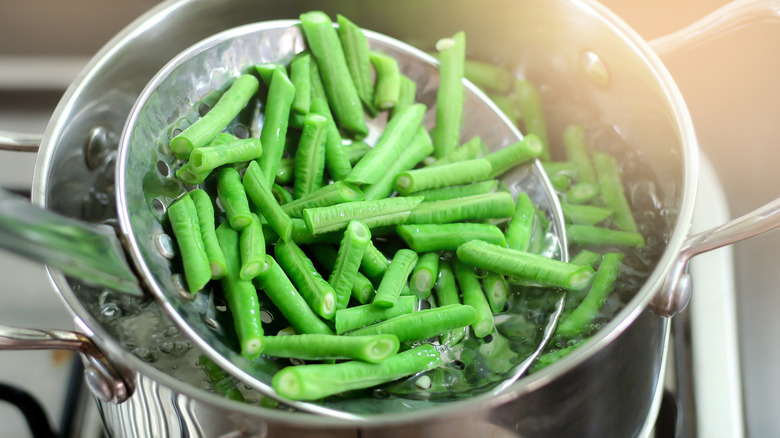 green beans in boiling water