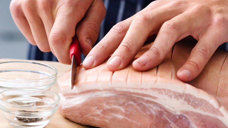 scoring a pork roast