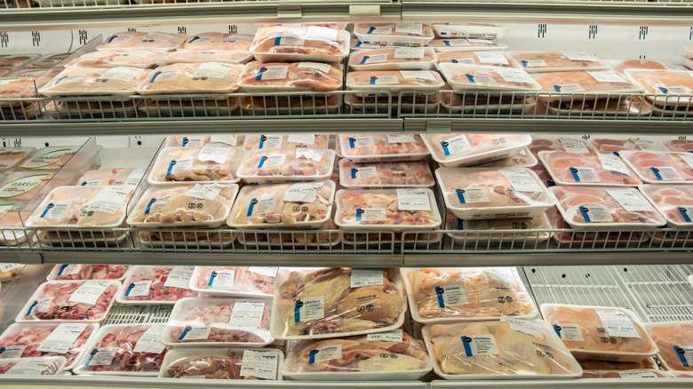 Shelves of Publix meat, including chicken