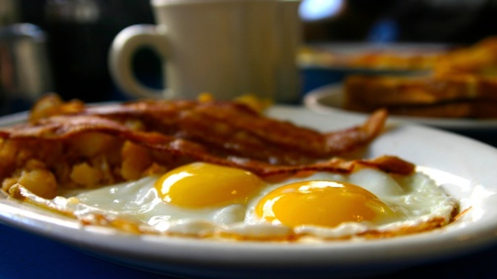 The Breakfast Chain That Hasn't Changed Its Logo Since The '60s - Tasting Table