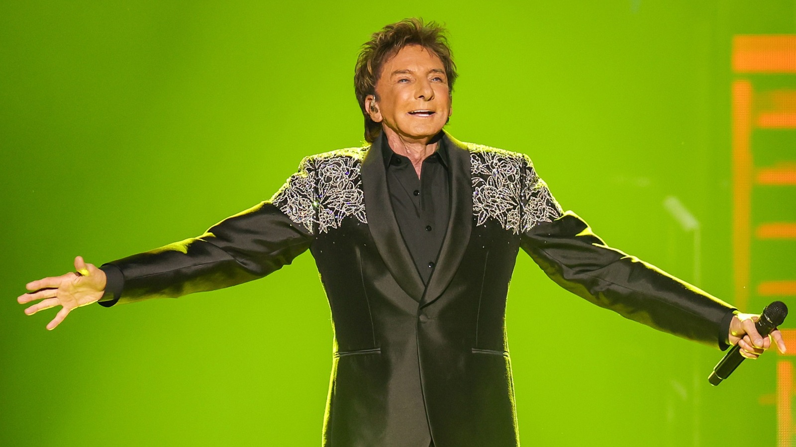 The British Staple Meal That Barry Manilow Enjoys Eating On The Road - Tasting Table