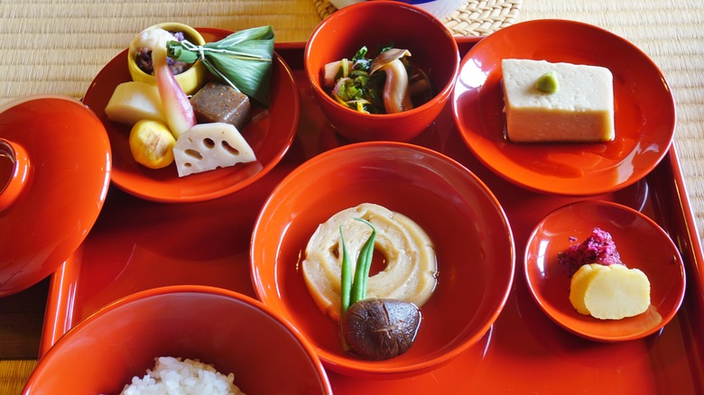 shojin ryori meal served in red bowls