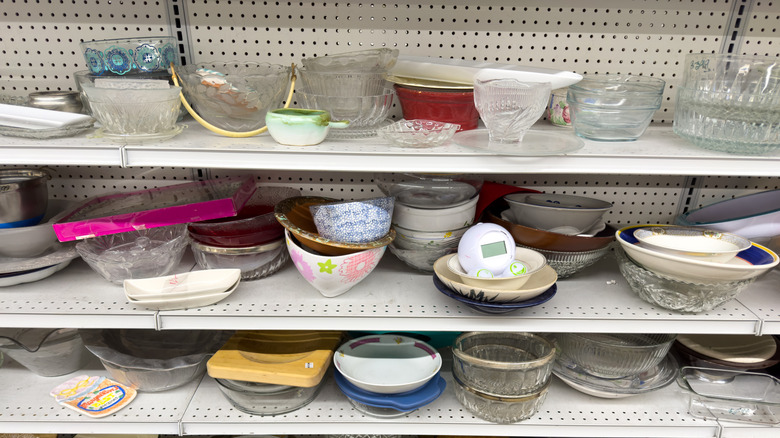 Secondhand plates and items in Goodwill store