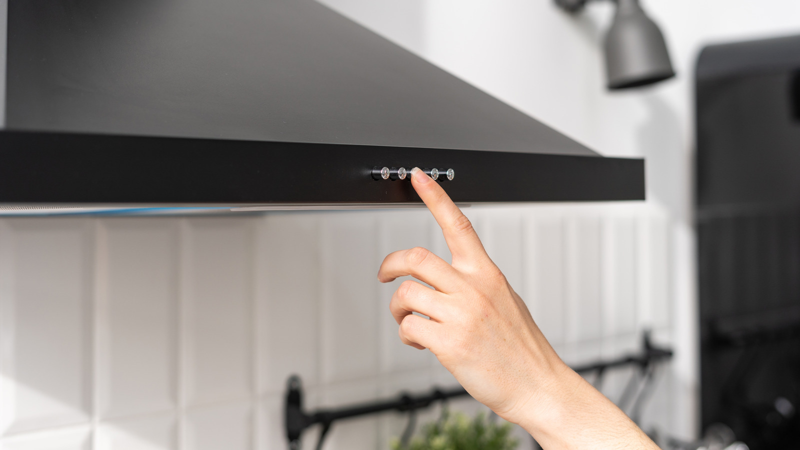 The Candle Trick To Test Your Oven Hood Before Cooking