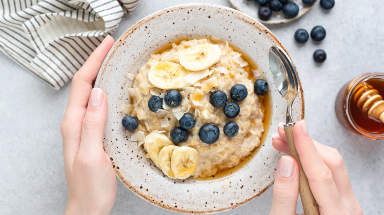 oatmeal with bananas and blueberries