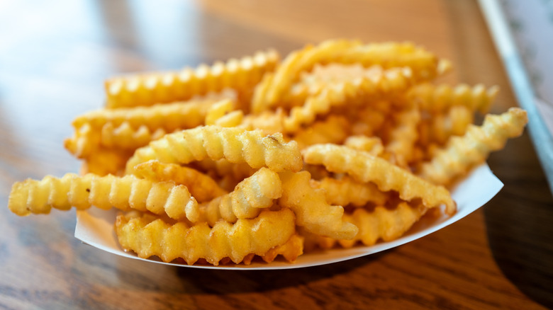 crinkle fries in basket