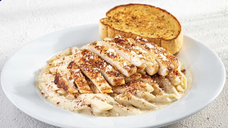 Chili's Cajun pasta with chicken and garlic toast