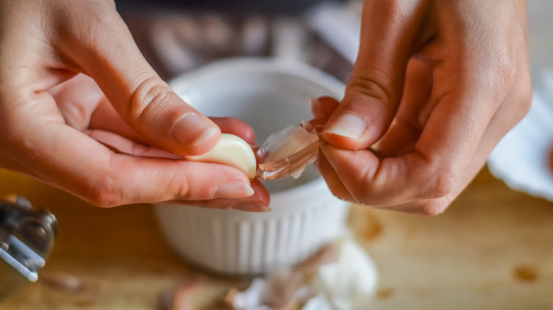 hands peeling garlic