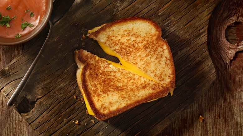 Grilled cheese on cutting board 