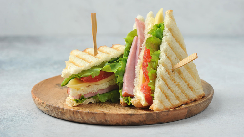 Sliced sandwich on wooden platter