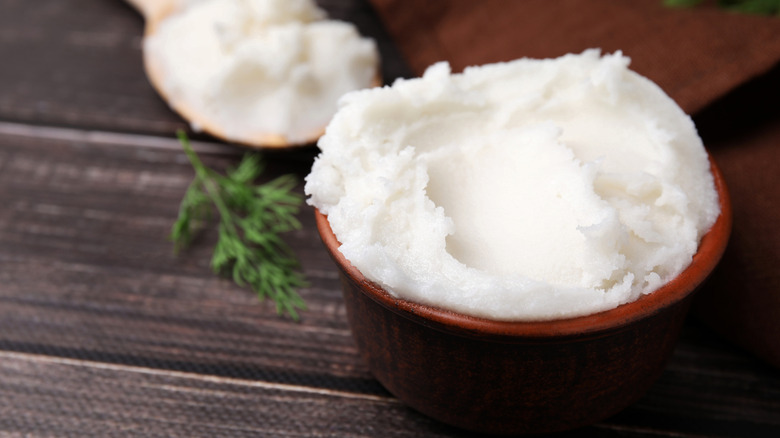 Lard in brown bowl