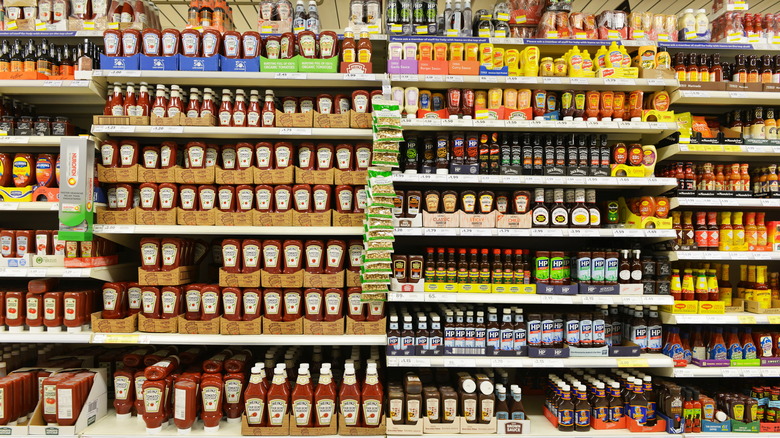 condiment aisle grocery store