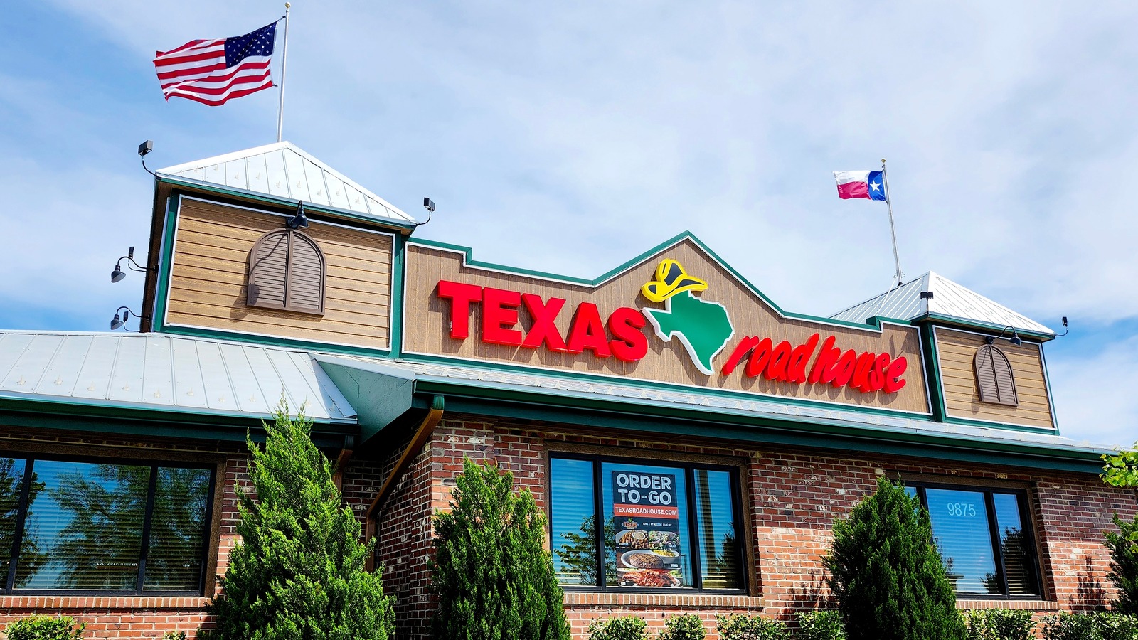 The Cooking Oil That Powers Texas Roadhouse's Legendary Dishes - Tasting Table