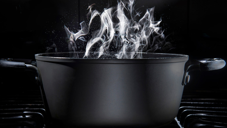 Pot with steam