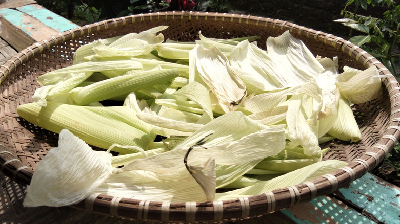 A bowl of corn husks