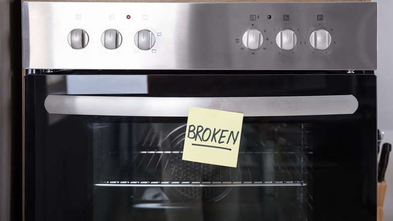 Oven with sticky note written "Broken"