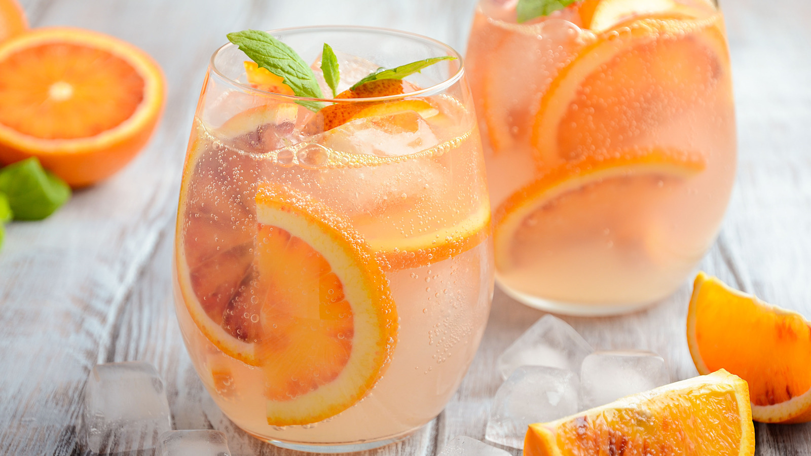 The Difference Between Cocktail Garnish Wedges And Crescents