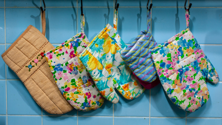 colorful kitchen oven gloves
