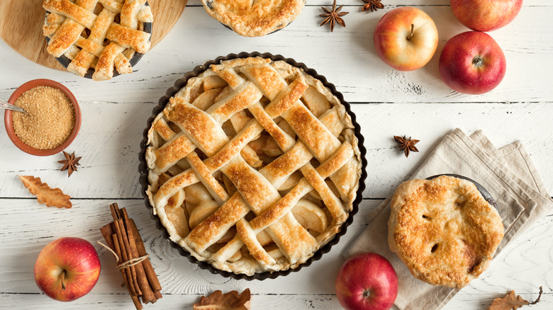 apple pie with lattice crust