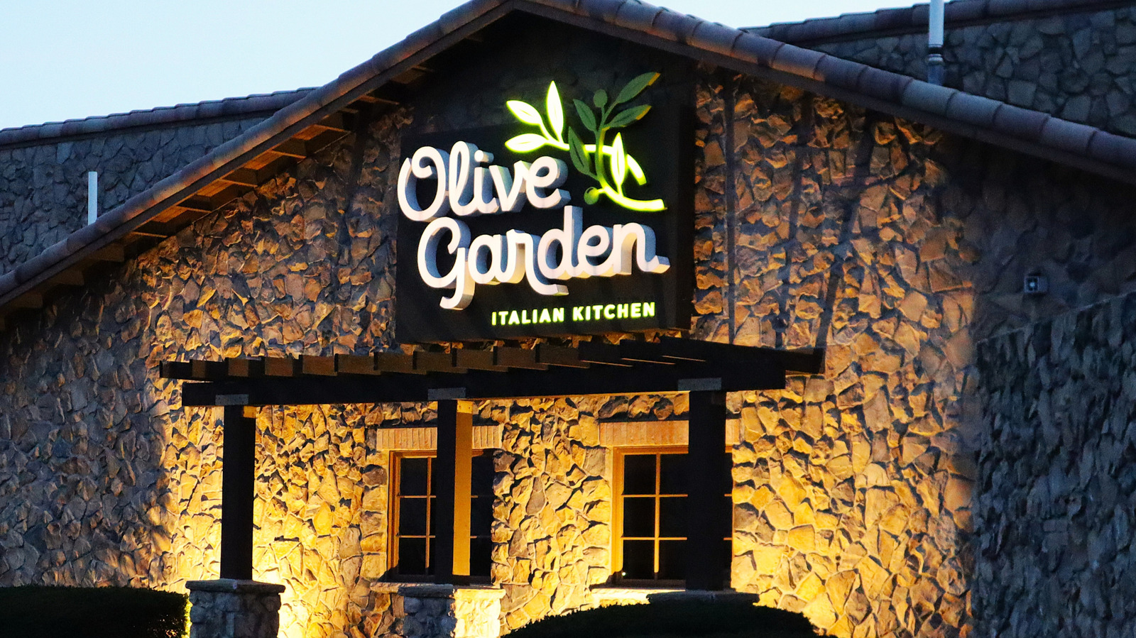 The Discontinued Olive Garden Experiment That Turned Leftovers Into A Menu Item - Tasting Table