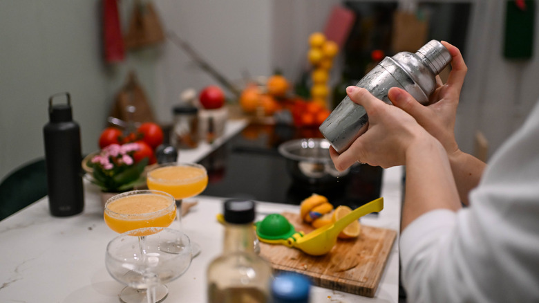 make a cocktails in kitchen at home