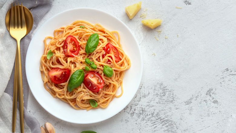 spaghetti with tomatoes