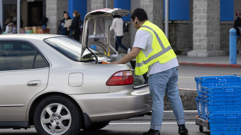 Walmart curbside pickup