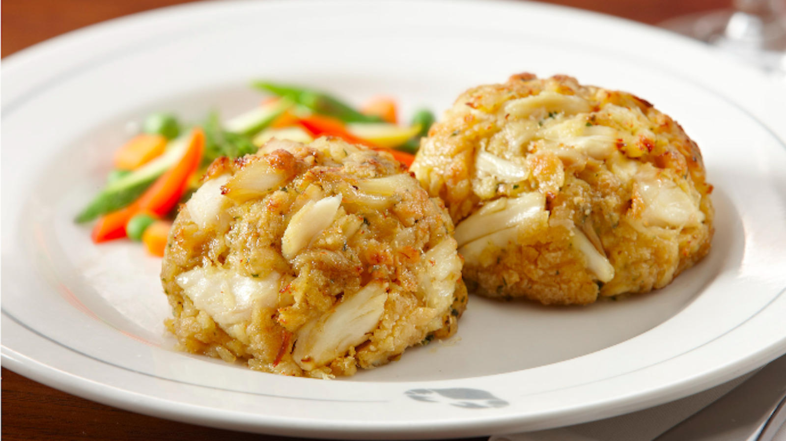 The East Coast Chain With The Best Crab Cakes, According To Reviews