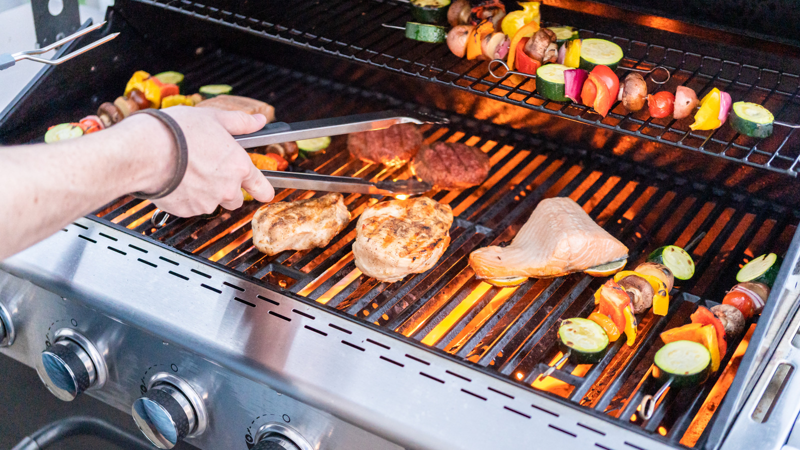 The Easy Method To Achieve Smoky Barbecue Flavors On A Gas Grill