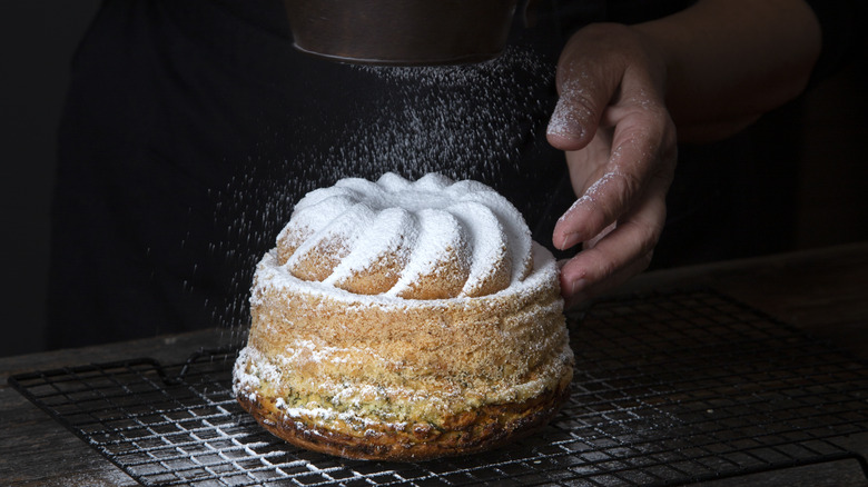 powdered sugar dusted over cake