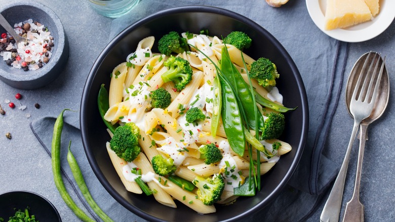 Pasta with green vegetables